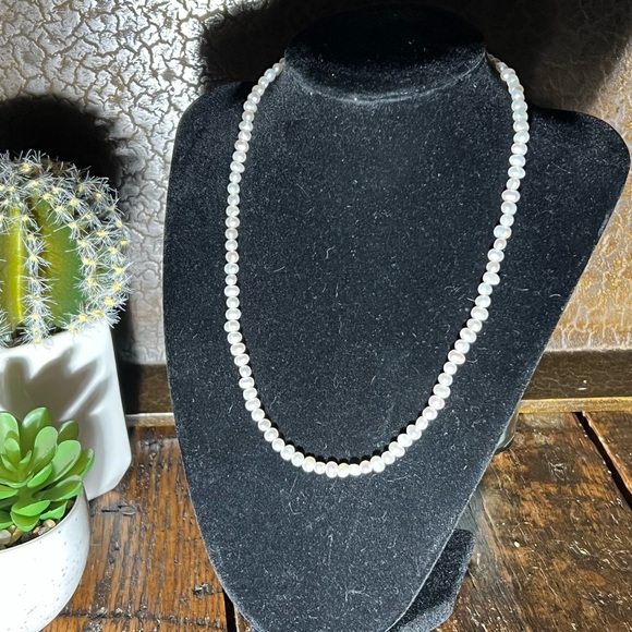 18” Sting of Freshwater Pearls - Picture 1 of 5